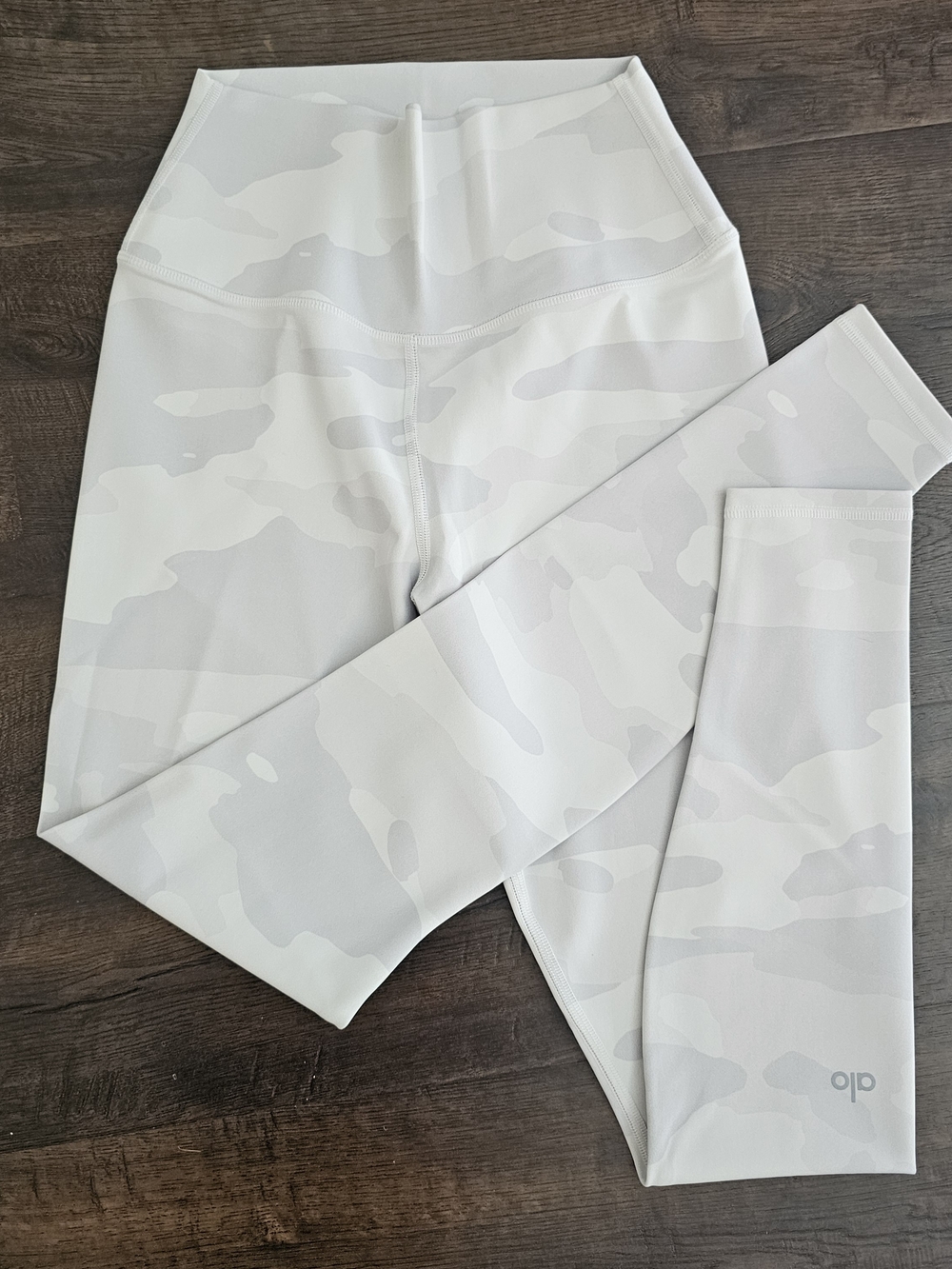 ALO Yoga Vapor Leggings - White/Grey Camo - NWOT Size Small